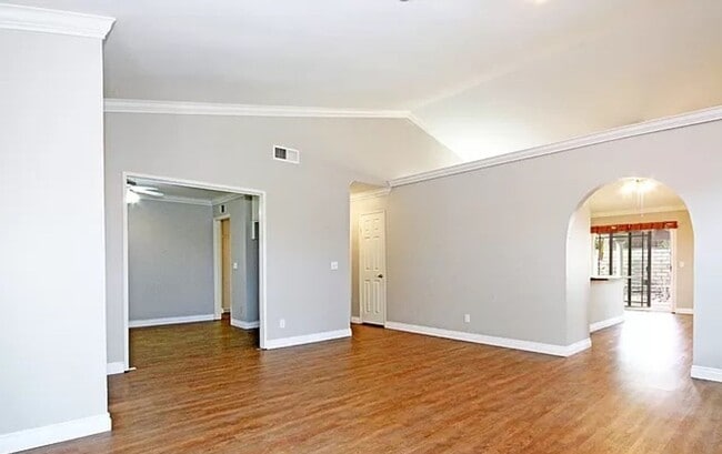Building Photo - Cute 4 Bedroom House Located in the Heart of Rancho Bernardo!