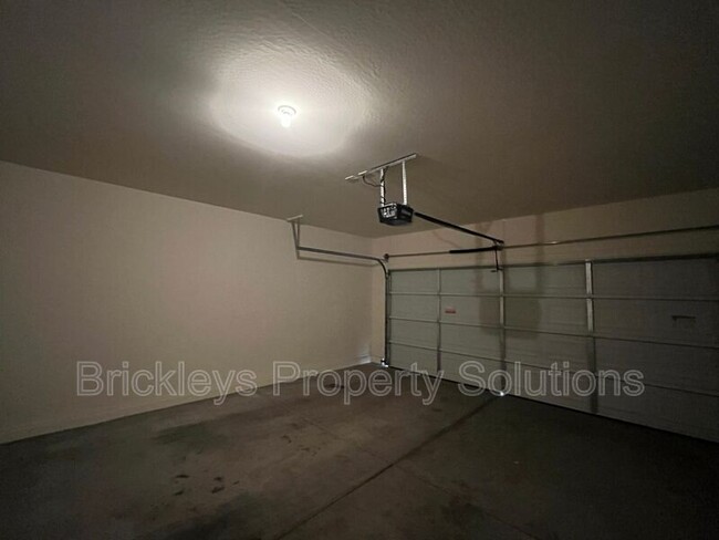 Building Photo - 10419 N 52nd Dr