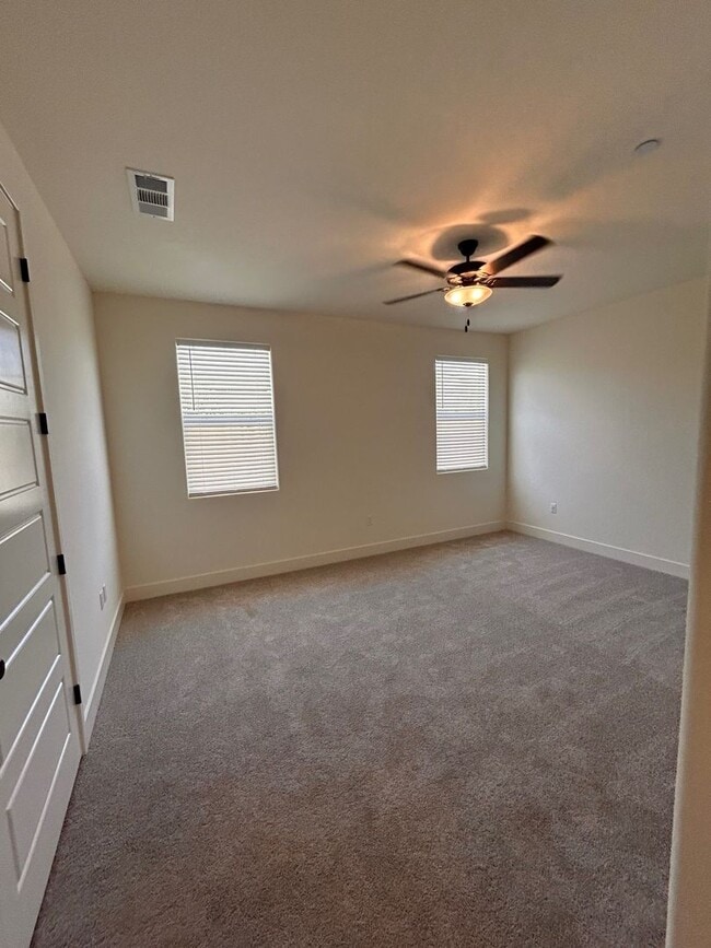 Building Photo - Beautiful Brand New home for rent in Visalia!