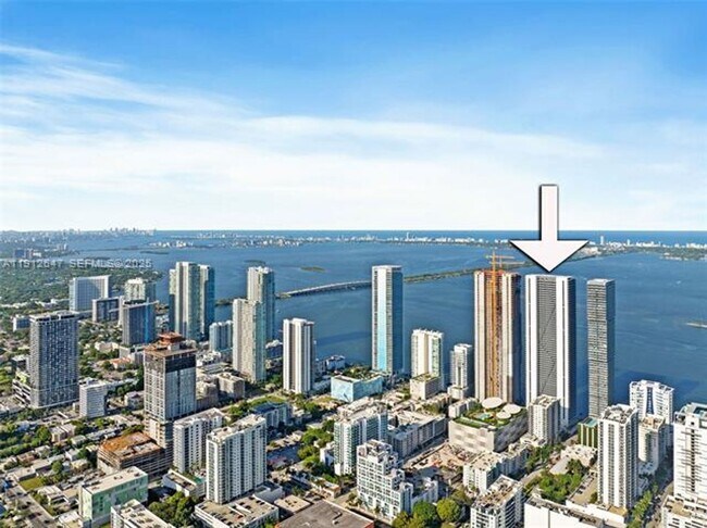 Building Photo - 700 NE 24th St