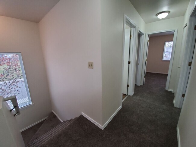 Building Photo - 1611 Lamb Ave