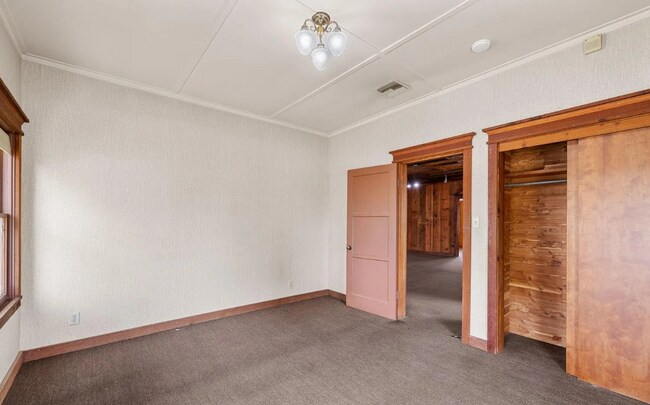 Building Photo - DNT-400 E Belle Terrace