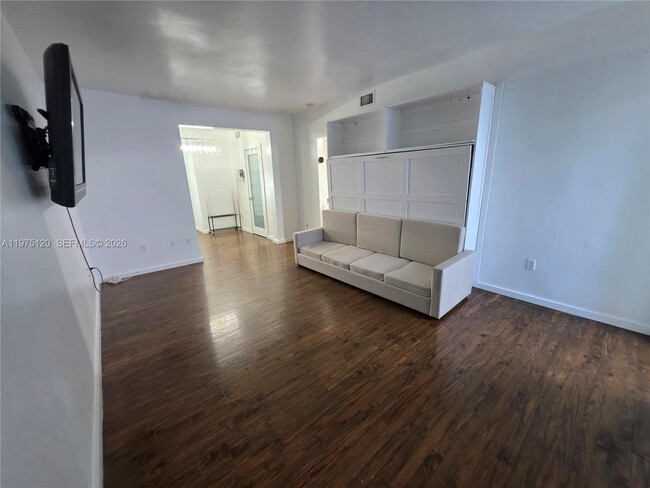 Building Photo - 1616 Euclid Ave