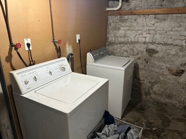 Building Photo - 20 Prescott St