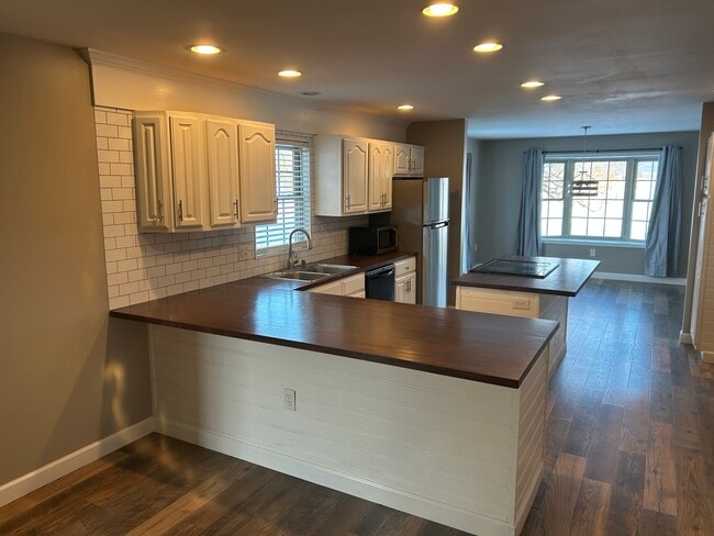 Building Photo - 320 Mt Vernon Rd