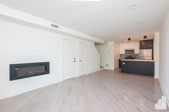 Building Photo - 1 bedroom in Chicago IL 60613