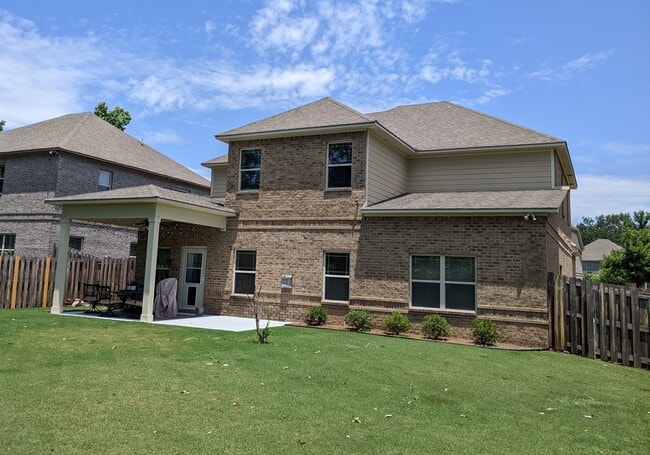 Building Photo - 90 Melison Dr