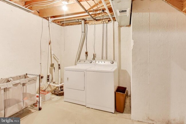 Building Photo - 8813 Francesca Dr