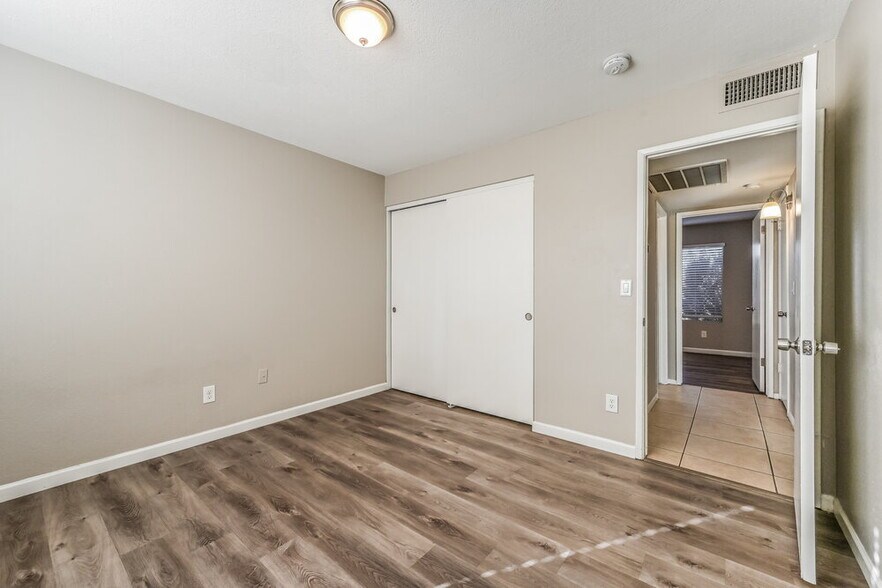 Building Photo - 20401 N 8th Ave