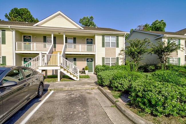 Building Photo - COMING SOON - Spacious Updated Condo in Gr...