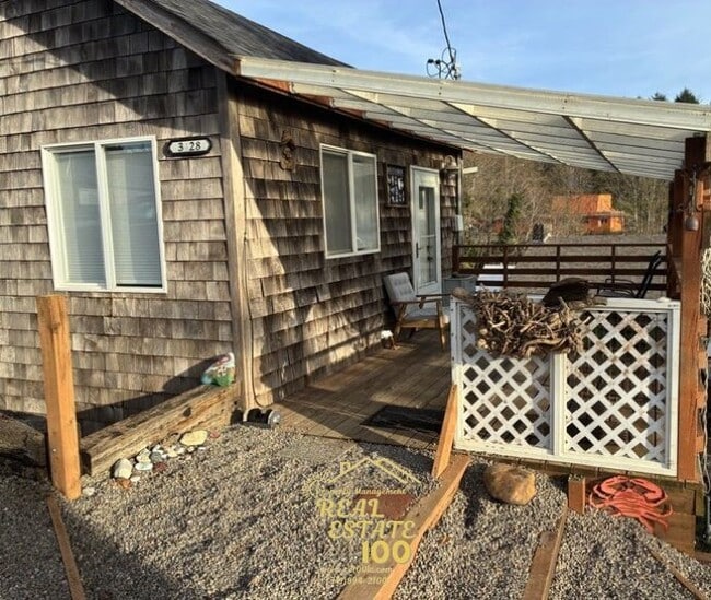 Primary Photo - 3128 SW Coast Ave