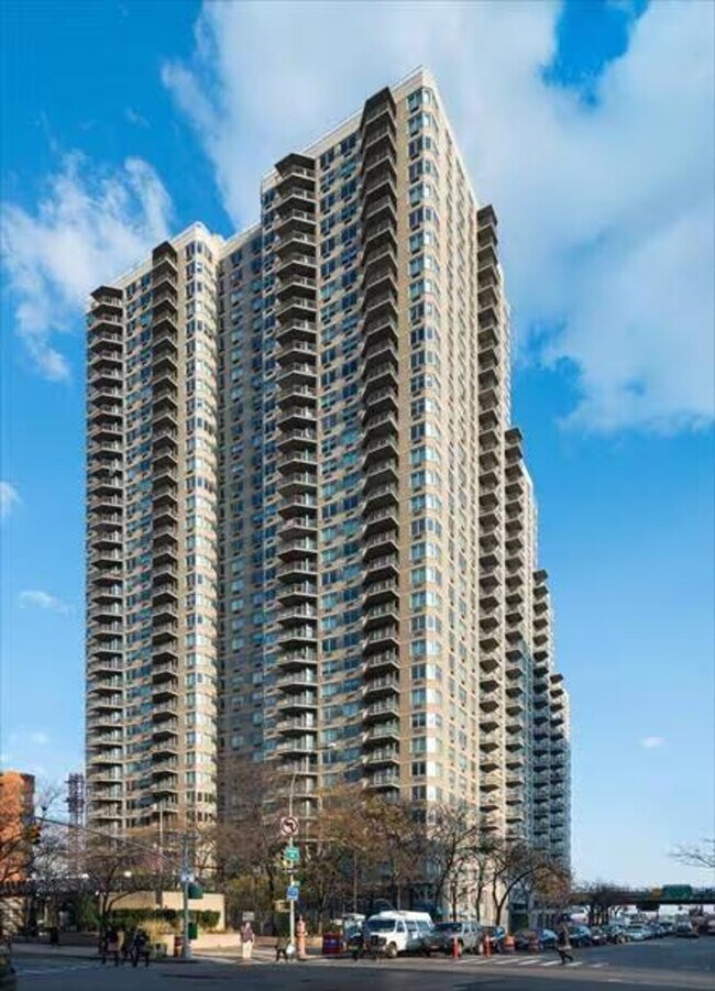 Building Photo - 399 E 34th St