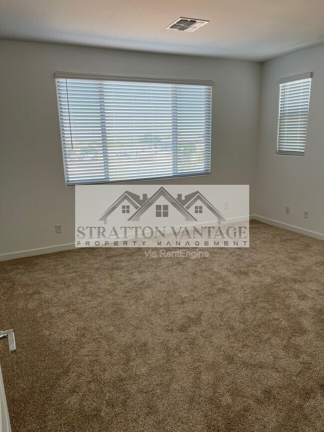 Building Photo - 5626 S 26th Ln