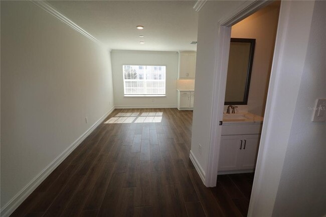 Building Photo - 4510 S Manhattan Ave