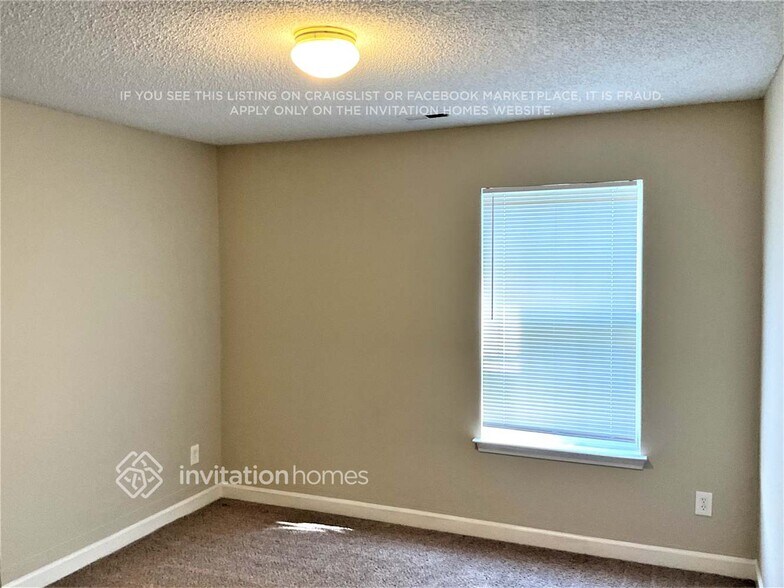 Building Photo - 6239 Day Lilly Ln