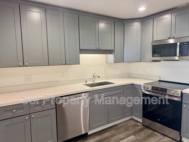 Building Photo - 1053 W Hamilton Ave