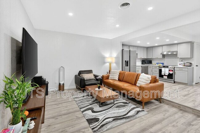 Building Photo - 6120 Westview Way