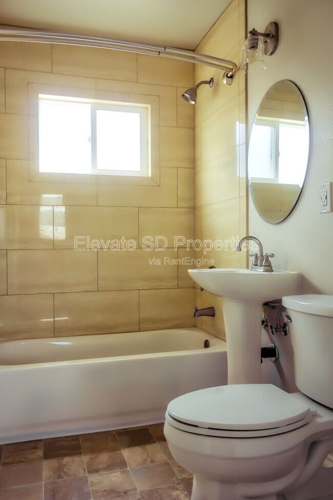 Building Photo - 2727 1/2 G Street