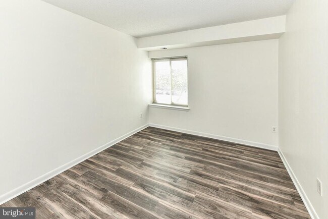 Building Photo - 10204 Bushman Dr