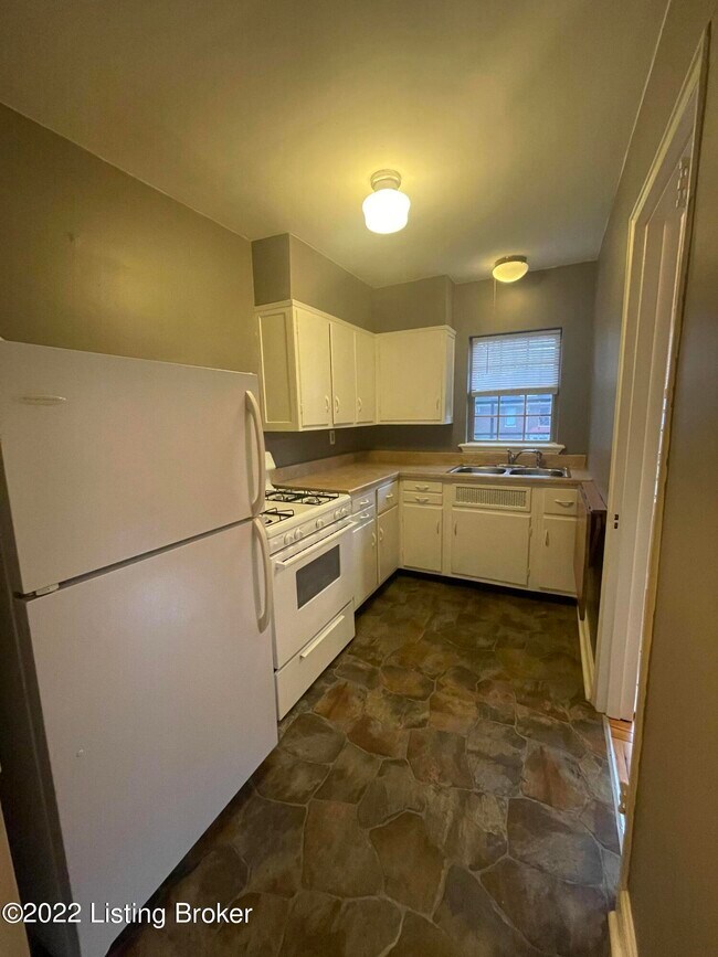 Building Photo - 2201 Cherokee Pkwy