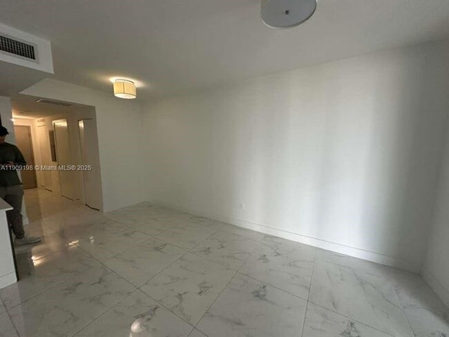 Building Photo - 488 NE 18th St