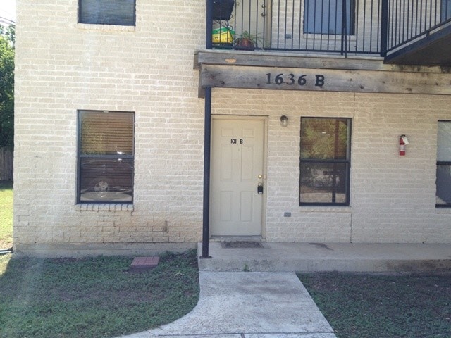 Building Photo - 1636B Post Rd