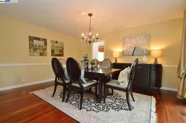 Building Photo - 2051 Pebble Dr