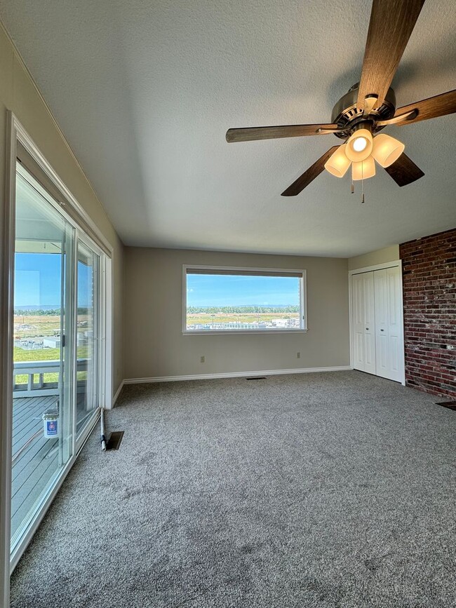 Building Photo - Large lower valley home, freshly remodeled...