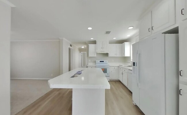 Building Photo - Modern 3-Bedroom Sanctuary in a Sought-After Location