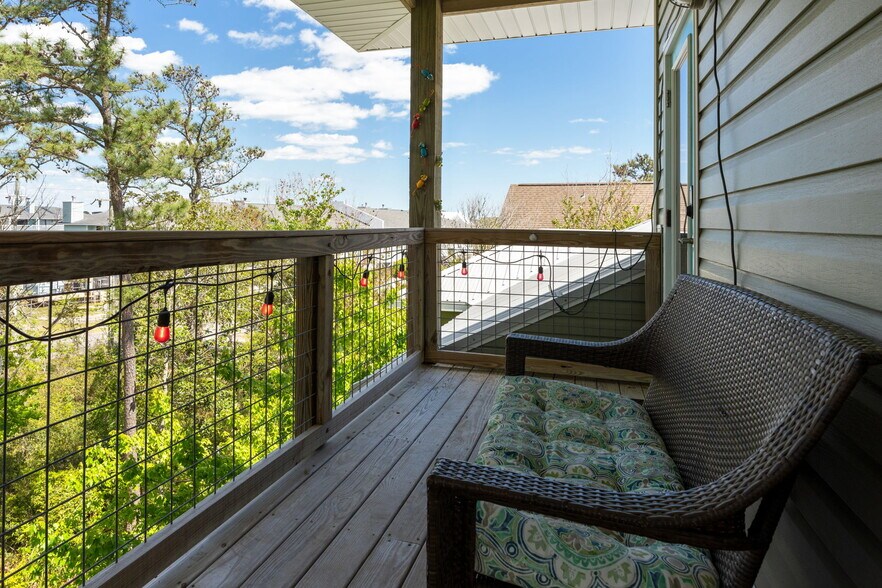 Building Photo - 211 Lewis Dr