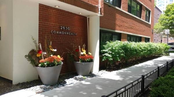 Commonwealth Enrance. - Commonwealth on the Park Apartments