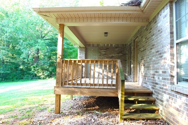 Building Photo - 698 Mulberry Rd