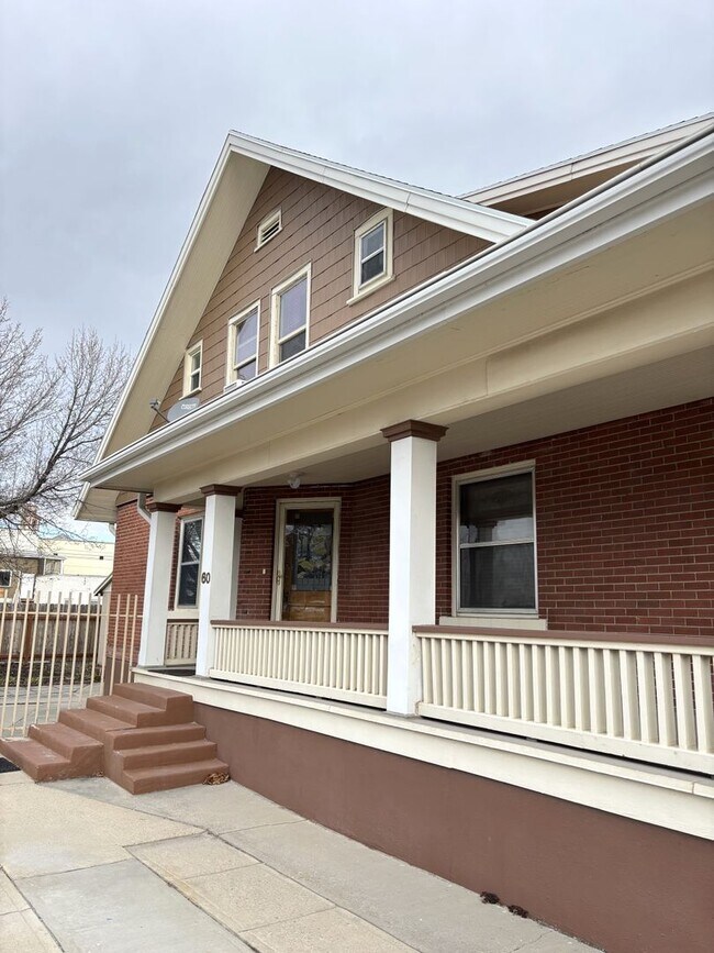 Building Photo - Make This House Your Home—Deposit Moves Yo...