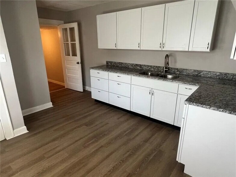 Building Photo - 2430 Indianapolis Ave