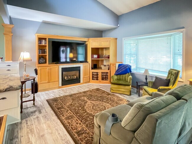 Living Room with picture window - 731 Garnet Ave