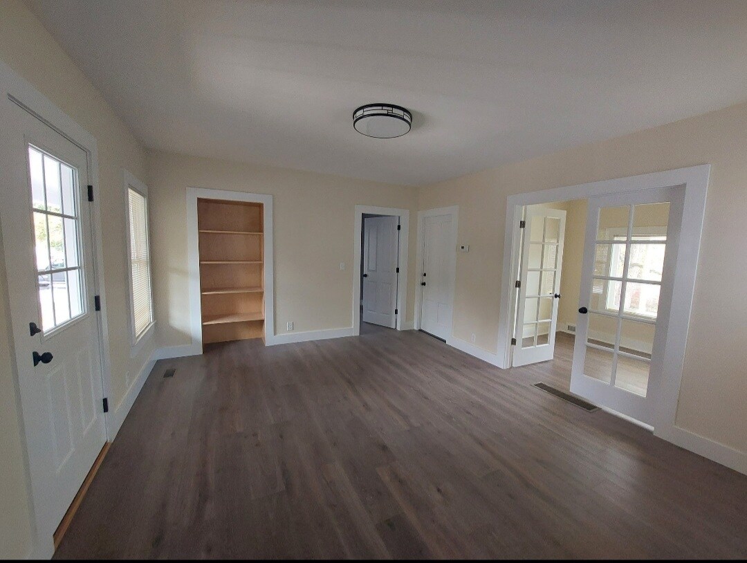 Building Photo - 20 Plante St