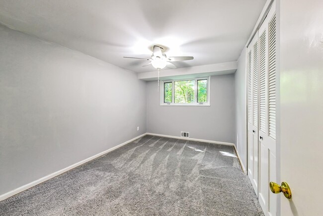 Building Photo - 10501 Montrose Ave