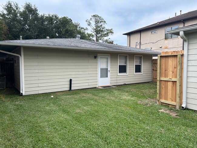 Building Photo - 1005 Rosepoint Dr