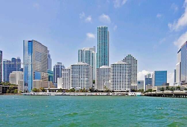 Building Photo - 905 Brickell Bay Dr