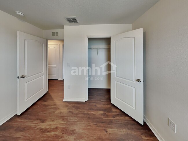 Building Photo - 812 Chatham Walk Dr