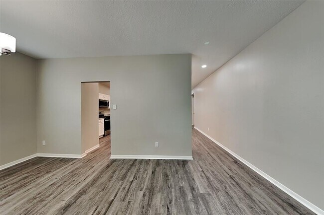 Building Photo - 9911 Goldenglade Dr