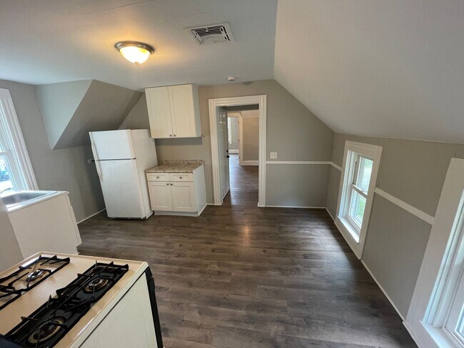 Building Photo - 2096 W 93