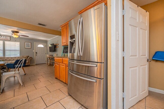 Building Photo - 1131 S 8th St