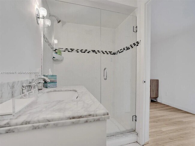 Building Photo - 5705 SW 60th Ave