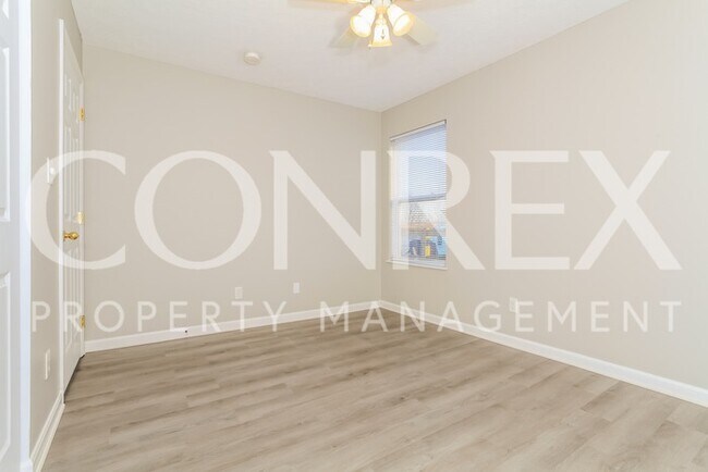 Building Photo - Stunning 3 Bedroom with Cathedral Ceilings!