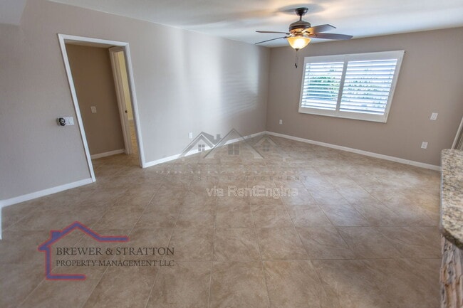 Building Photo - 18414 N 129th Ave