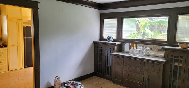 Building Photo - Glendale Awaits You