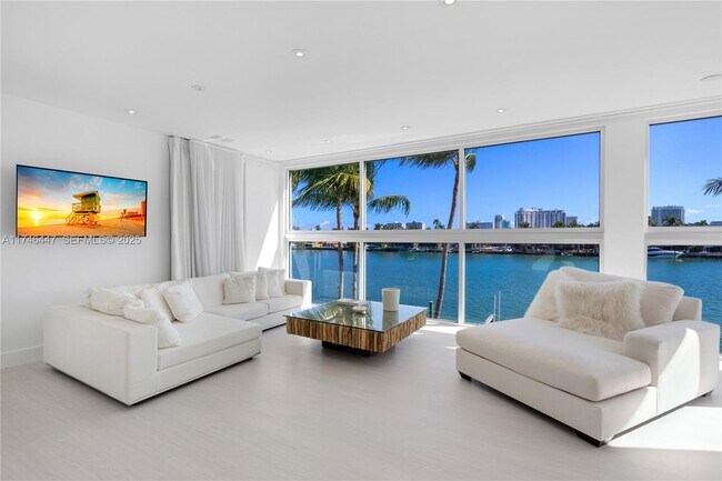 Building Photo - 227 E Dilido Dr