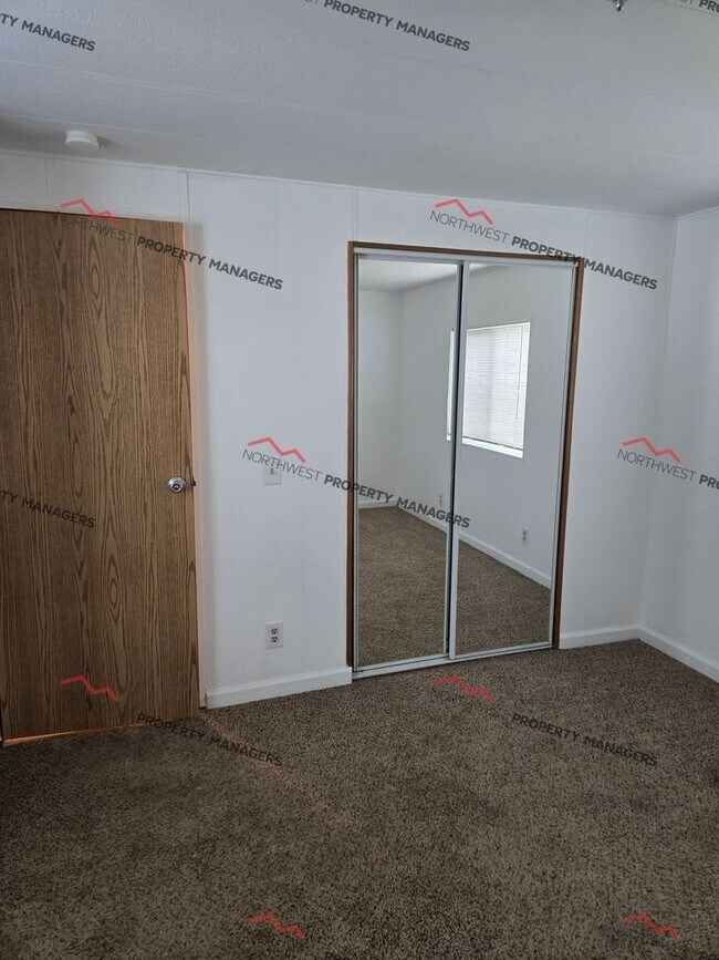 Building Photo - STATUS: AVAILABLE | R255G | $1750