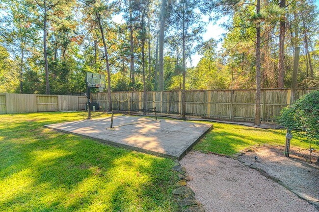 Building Photo - 2 Graylin Woods Pl